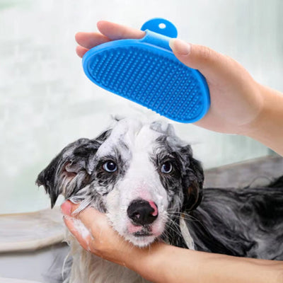 Brosse pour chien GentleDetangler bleu noir assis chien
