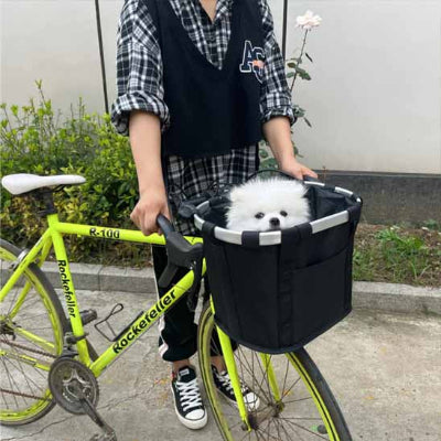 Panier vélo chien DogBasket noir blanc personnage dehors chien