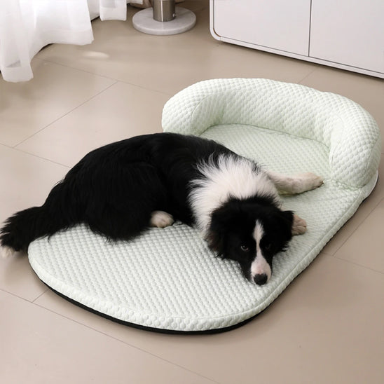 tapis-pour-chien-rafraichissant-cooldog-gris-pale-chien