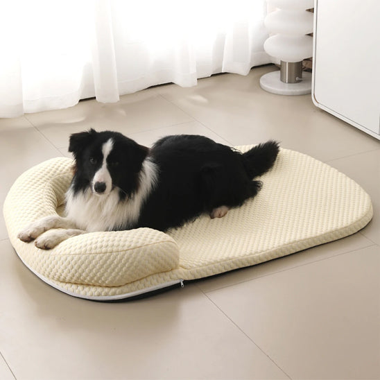 tapis-pour-chien-rafraichissant-cooldog-noir-coucher-jaune-chien