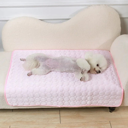 tapis-pour-chien-rafraichissant-coucher-rose